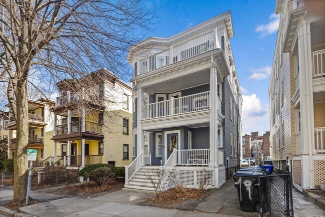 Photo - Large Unit on Coolidge Corner, Eat-in Kitchen Laundry on a Site, Parking for Rent, Big Bedrooms, ... Apartment