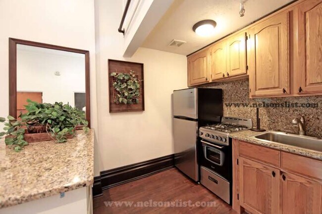 Building Photo - 533 3rd St.