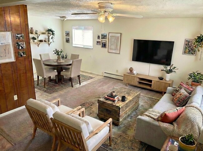 Foto del edificio - *** MOVE-IN SPECIAL 50% off the First Month*** Great 2 bed 1 bath within 1 mile of CSU!