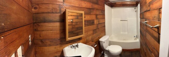 Foto del edificio - Large Newly Remodeled Home