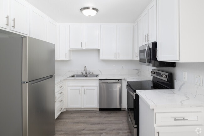 2BR, 2BA - 1,005SF - Kitchen - Palm Canyon Terrace