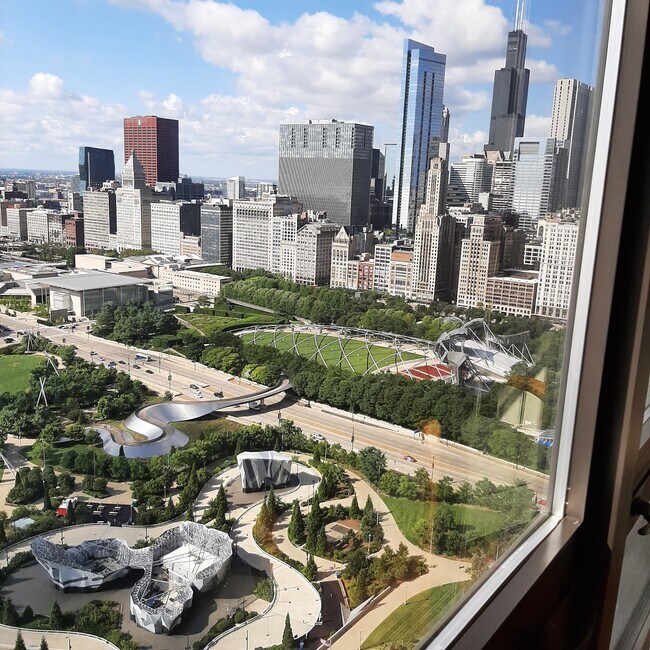 Foto del edificio - 360 E Randolph St