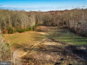 Building Photo - 24900 Fox Run Ln