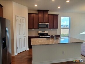 Building Photo - 4005 Woodside Dr
