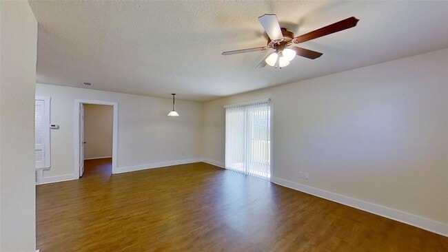 Foto del edificio - 2107 Magnolia Dr