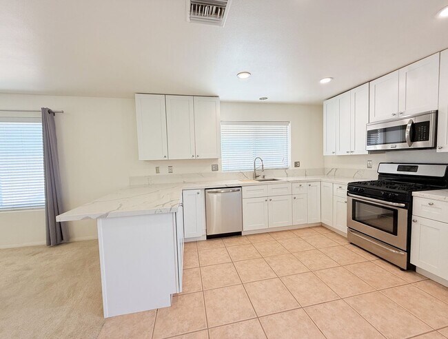 Building Photo - AVAILBLE NOW!! Beautifully Updated 3 Bedro...