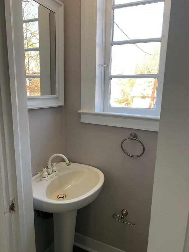 Building Photo - 4 Bed & 3 Bath House in Fondren | AVAILABL...