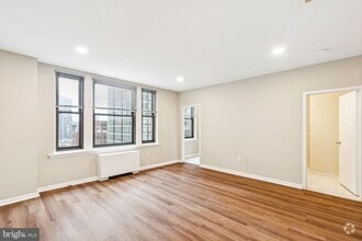 Building Photo - 135 S 19th St