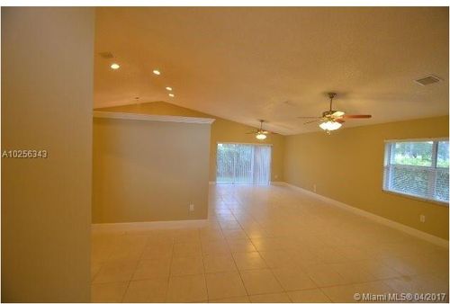 Building Photo - 210 La Costa Ln