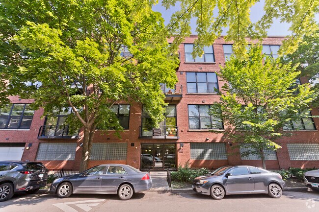 Building Photo - 2210 W Wabansia Ave