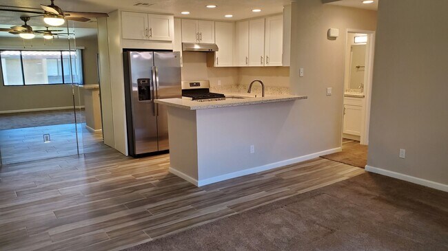 Building Photo - Cathedral Springs 2402