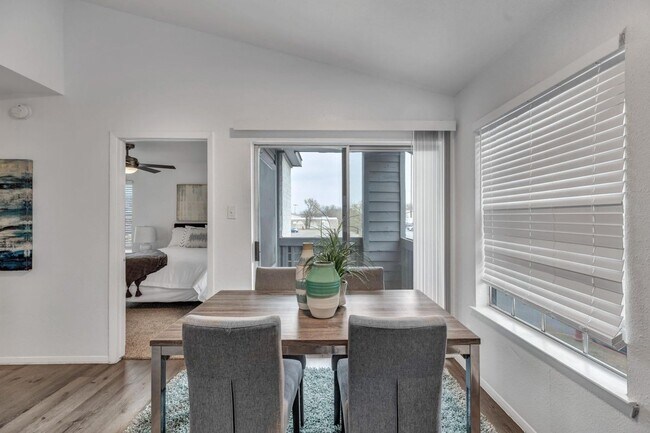 Foto del edificio - 1735 Rutland Dr