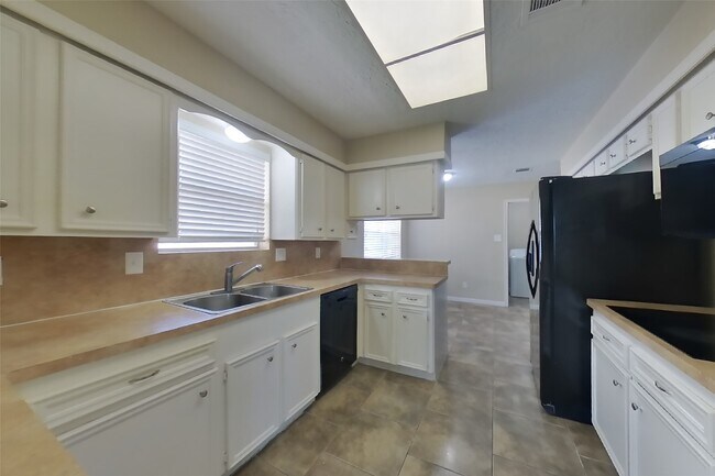 Building Photo - 1838 Turtle Creek Dr