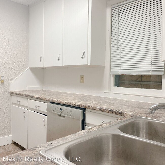 Building Photo - 3 br, 1 bath House - 4625 N 42 ST