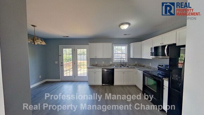 Foto del edificio - Move-In Ready 4 BD/2.5 BA Near Camp Lejeune w/Fenced Yard and Attached Garage