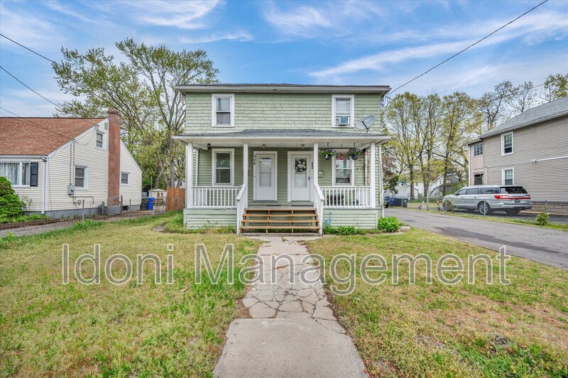 128 Sisson St, East Hartford, CT 06118 Condo for Rent in East