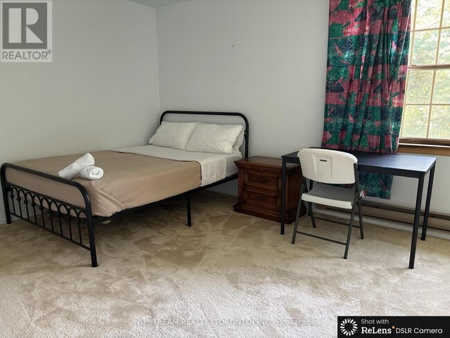 Building Photo - 5 Basswood Rd