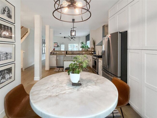 Foto del edificio - 803 Meadow Bluff Ct