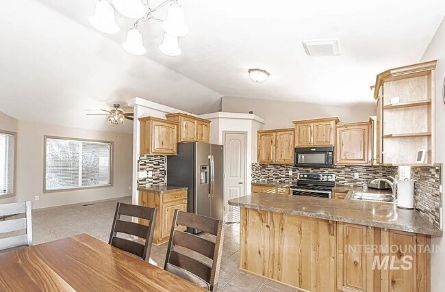 Foto del edificio - 2221 Frontier Dr