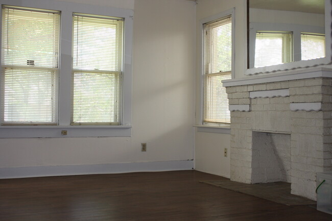 living - 2118 26th St