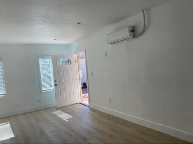 Foto del edificio - 10904 Lillian Ln