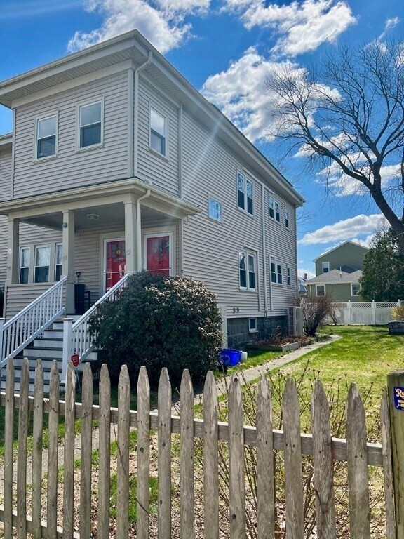 Primary Photo - 50-52 Hughes St