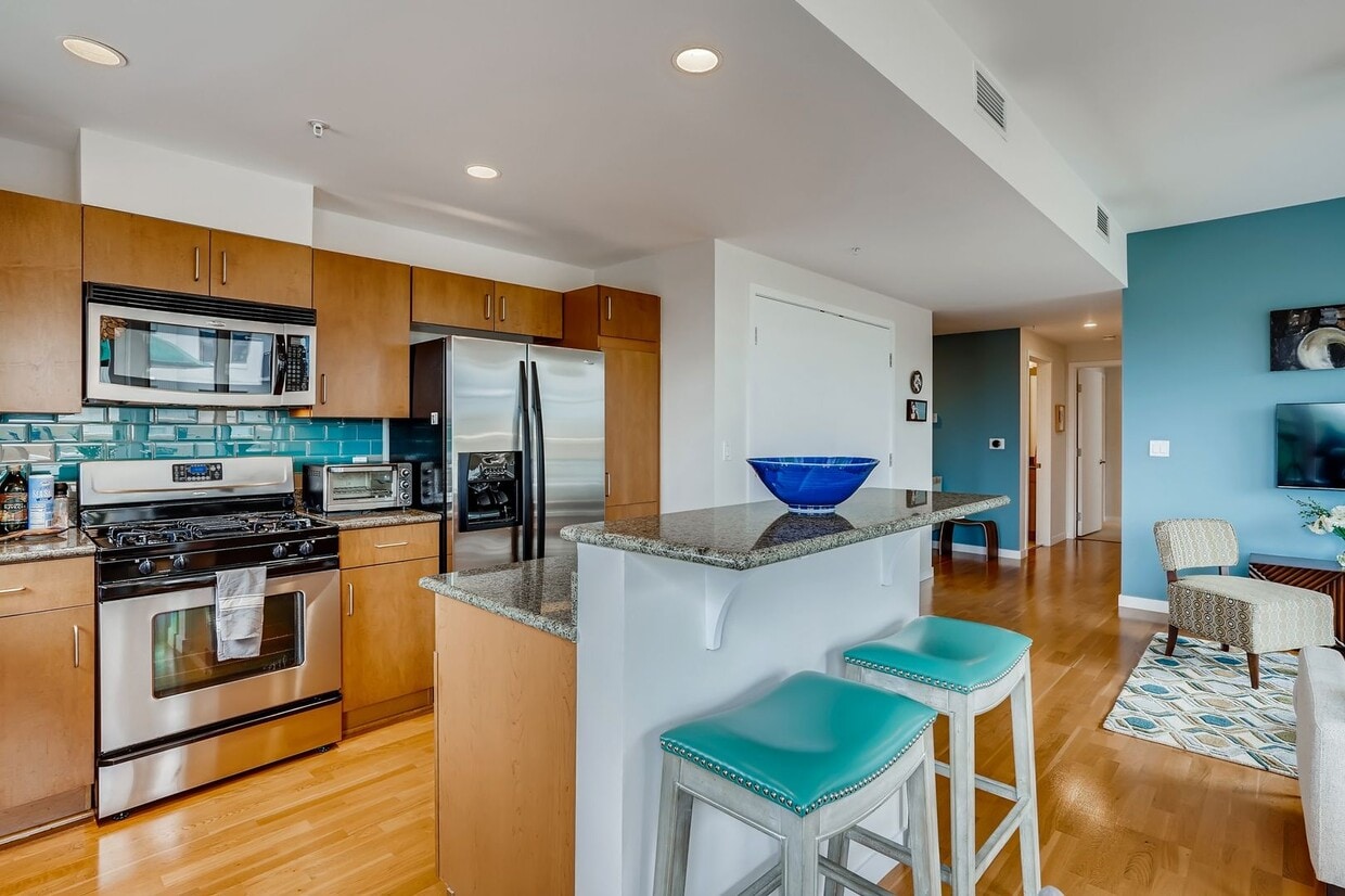 Primary Photo - 2BDR Condo w/ AMAZING private patio & amen...