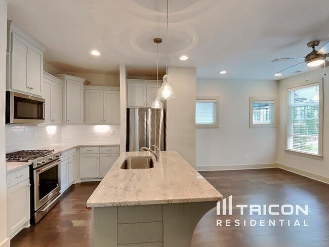 Building Photo - 1224 Hillwood Private Cove