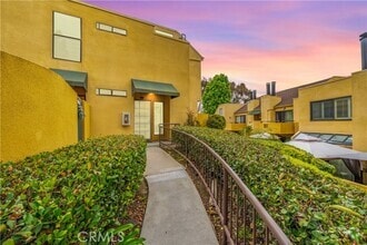 Building Photo - 25712 Le Parc