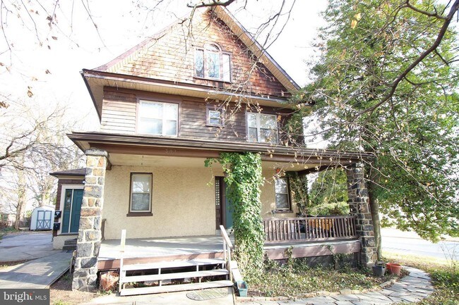 Building Photo - 303 E Holly Oak Rd
