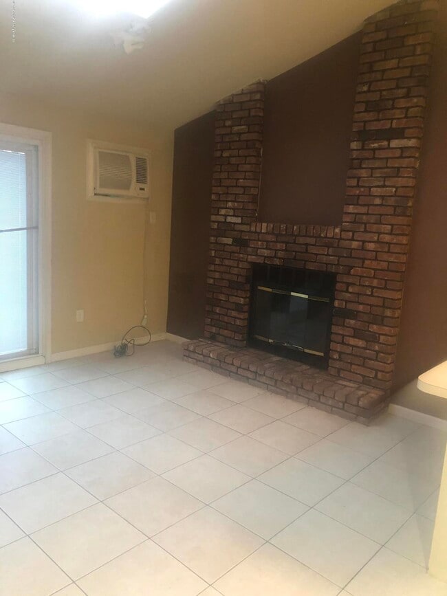 Building Photo - 388 Travis Ave