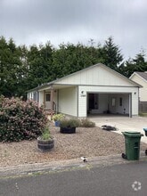 Building Photo - 1365 SW Fairway Dr