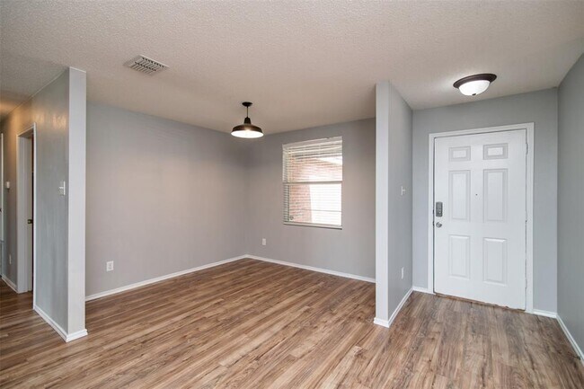 Building Photo - 707 Odenville Dr