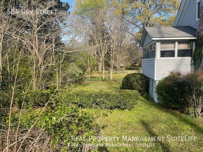Building Photo - Classic Southern Charm in the Heart of Pam...