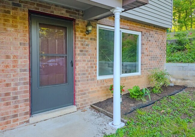 Foto del edificio - Knoxville 37912 - 2 bedroom, 2.5 bath town...