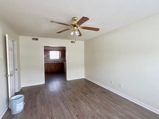 Foto del edificio - Two bedroom, 1.5 townhouse in Graham (Park Place Apts)