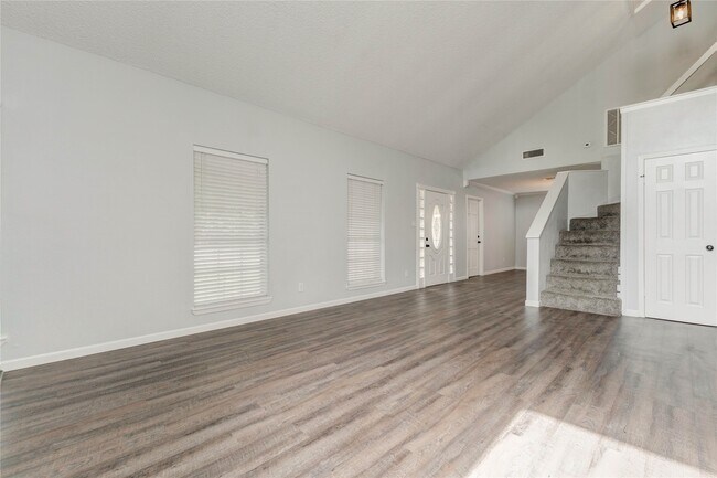 Foto del edificio - 9614 Charter Ridge Dr