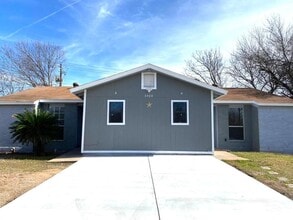 Building Photo - 3408 Lynridge Dr