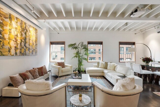 Foto del edificio - 132 Commonwealth Ave