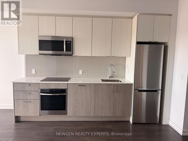 Photo du bâtiment - 1926 Lake Shore Blvd W