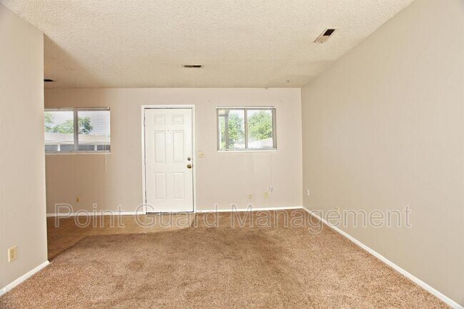 Building Photo - 509 N Dunsworth Ave