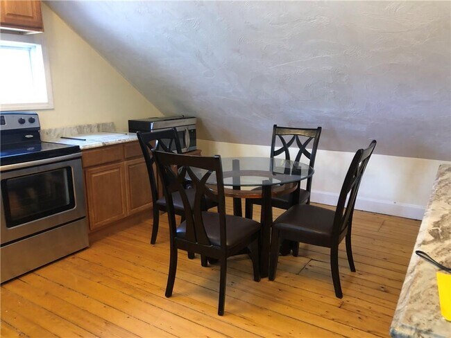 Building Photo - 121 Camp St