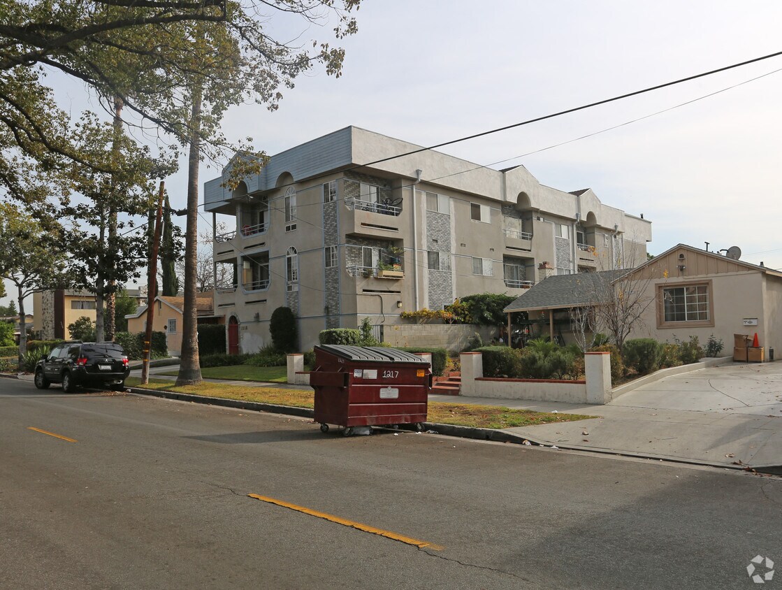 Primary Photo - 1216 E Harvard St
