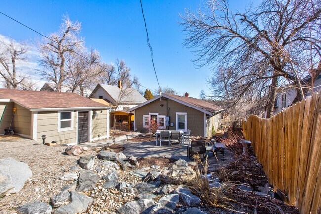 Foto del edificio - Stunning Remodeled Downtown Craftsman 3BD ...