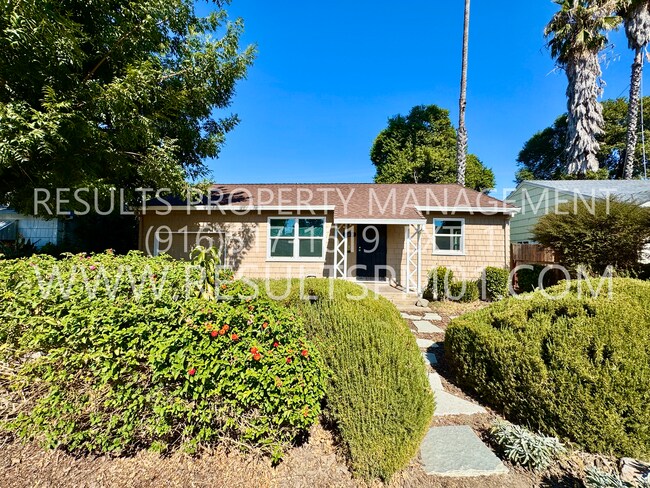 Foto del edificio - Charming 3-Bedroom Home on a Tree-Lined St...