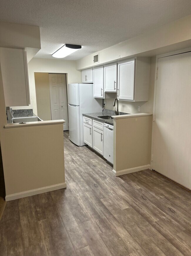 Foto del edificio - 8 Beals Cove Rd