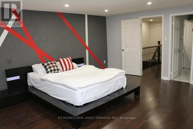 Building Photo - 164 Stather Crescent