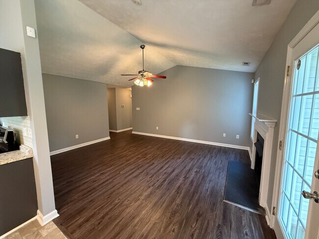 Foto del edificio - Beautiful 3 Bed Plus Bonus Room Raeford Home