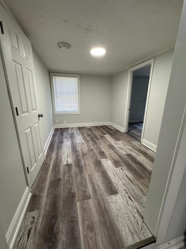 Foto del edificio - 5163 Clifton Dr