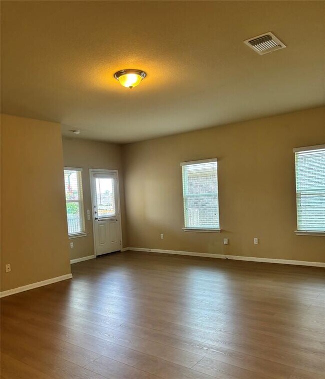 Building Photo - 1602 Atlas Rd